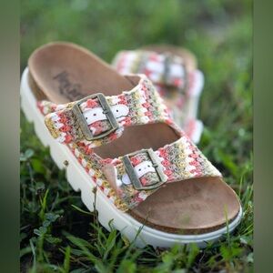 CORKY’S RUMOR HAS IT NATURAL MULTI SANDALS (Size 9)